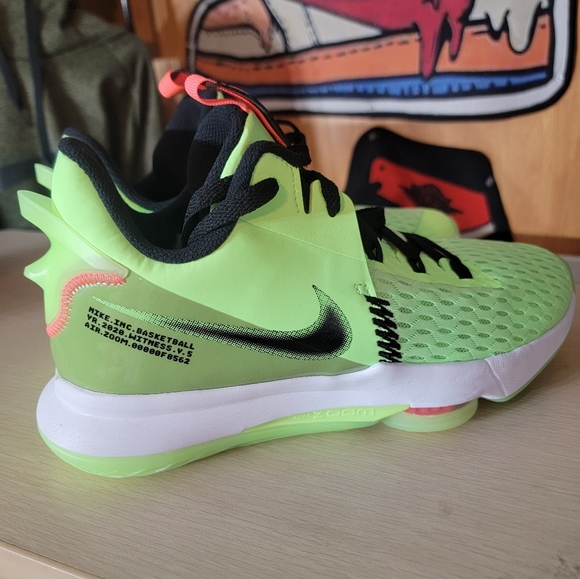 Lebron Witness V Mens Grinch Lime Glow Volt - Picture 7 of 7